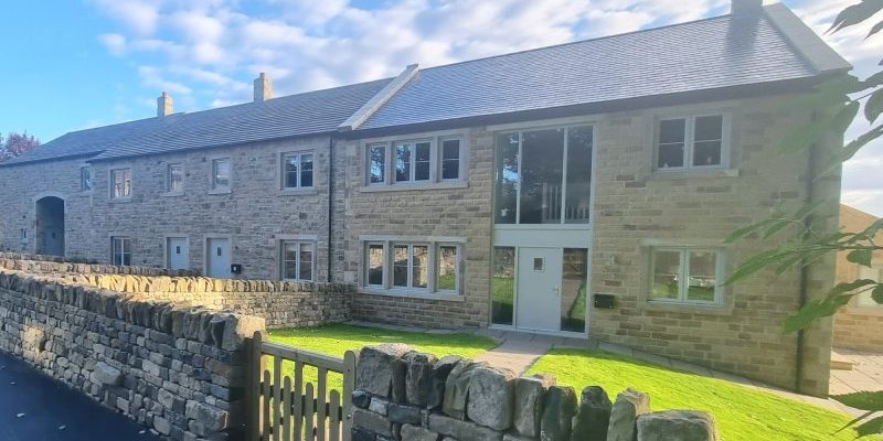 photo of Loughber Croft phase 1 front walls and houses on Ben Lane in Barnoldswick