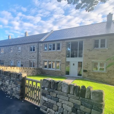 photo of Loughber Croft phase 1 front walls and houses on Ben Lane in Barnoldswick